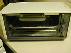 Black & Decker Under Cabinet Toast-R-Oven SpaceMaker Toaster Oven